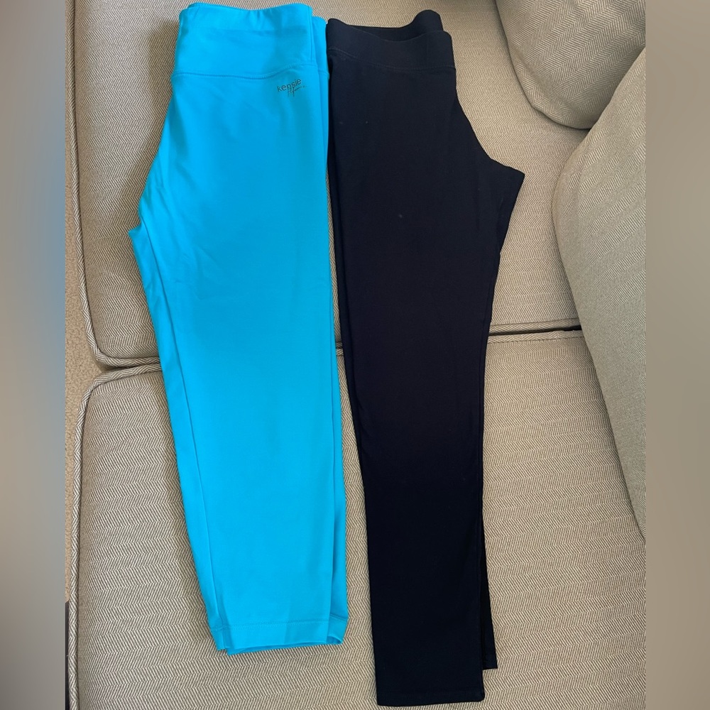 Lot of 2- women leggings cropped - Kenzie and AE - Size M- EUC
